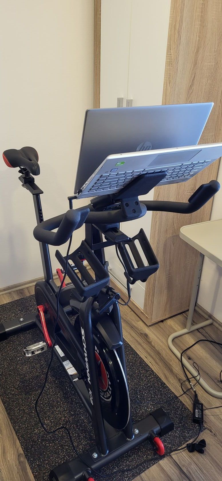 Cyklotrenažér SCHWINN IC800 Zwift