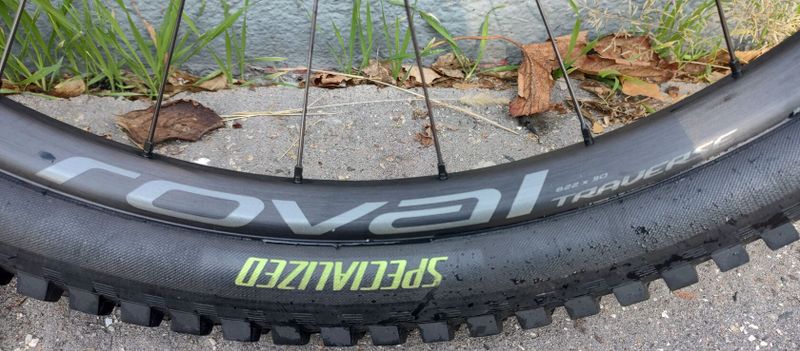 Přední kolo Roval Traverse Alloy 29