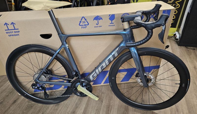 GIANT Propel Advanced Pro 0 Di2 2024 – závodní aero silnička - NOVÁ