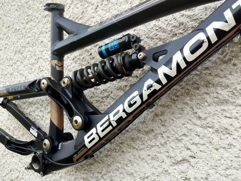 Bergamont Big Air + Rock Shox Vivid RC2 - téměř nový 