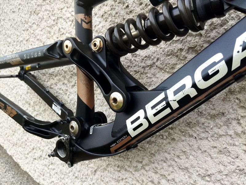 Bergamont Big Air + Rock Shox Vivid RC2 - téměř nový 