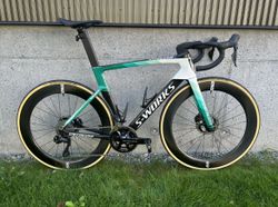 Specialized S-Works Venge 56 / Enve / Dura-Ace 9200 Di2 / Power Meter Garmin / cca 199 990 kč