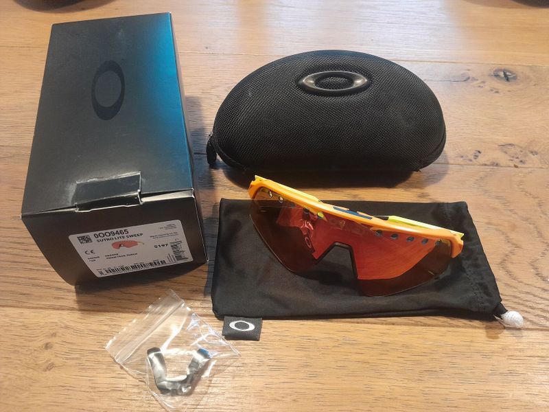 Oakley Sutro Lite Sweep 