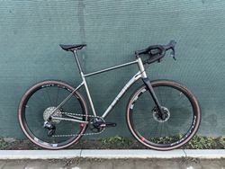 Gravel Pells Raw Grey Sram Rival XPLR AXS 12s