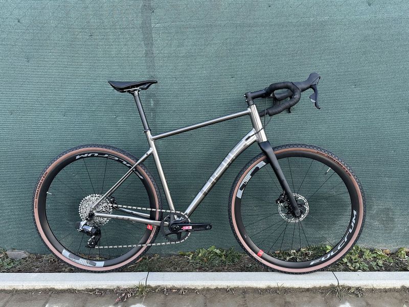 Gravel Pells Raw Grey Sram Rival XPLR AXS 12s