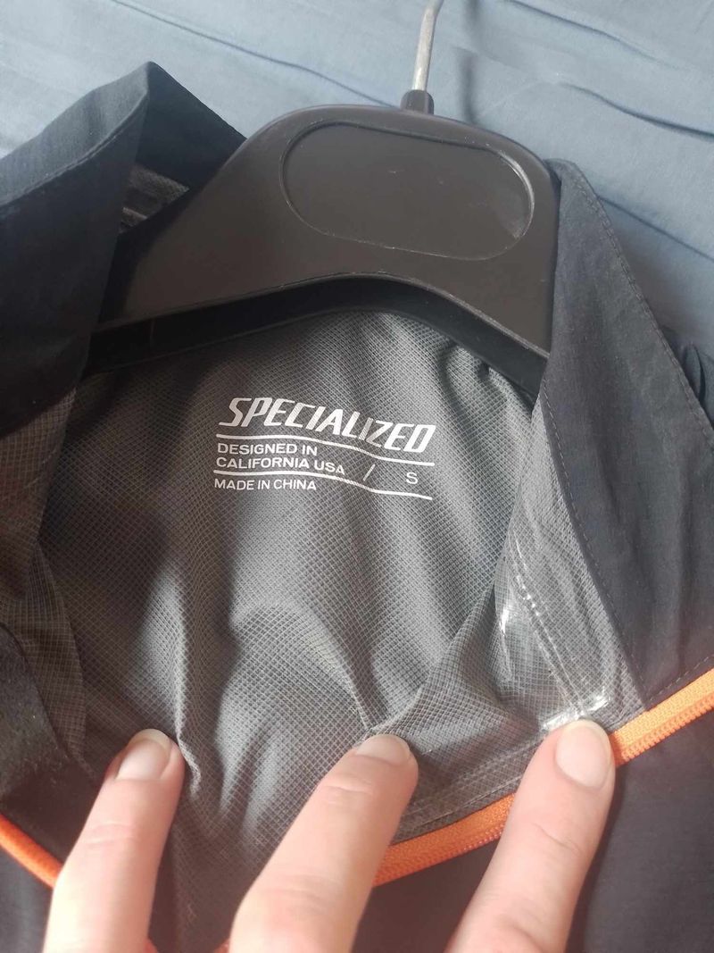 Specialized Deflect H2O Pac black