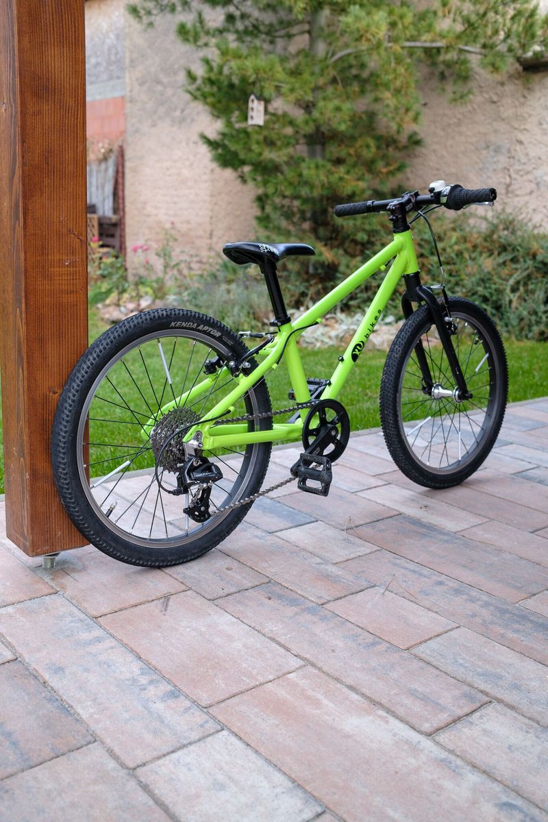 Dětské kolo Kubikes 20 zelená (pouze 7.5kg)