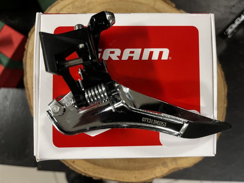 Přesmykač Sram Rival 22