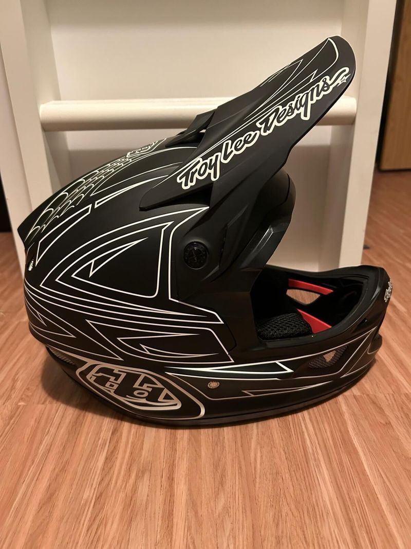 Integrální helma Troy Lee Designs D3 Fiberlite 