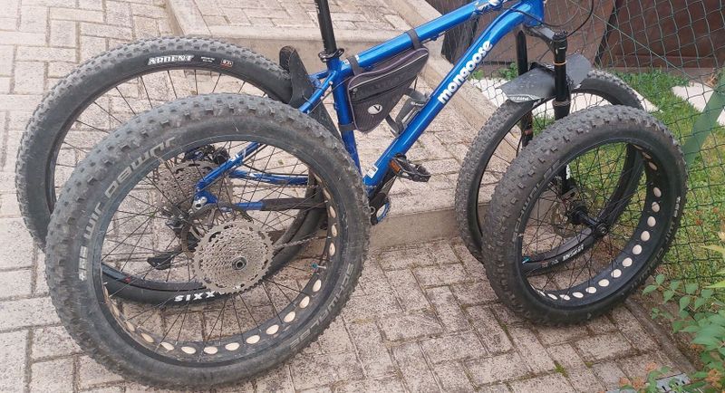 FAT BIKE Mongoose Argus Comp, odpružená vidlice + obutá kola 29"