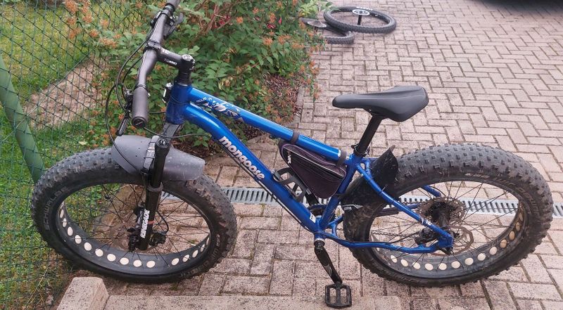 FAT BIKE Mongoose Argus Comp, odpružená vidlice + obutá kola 29"