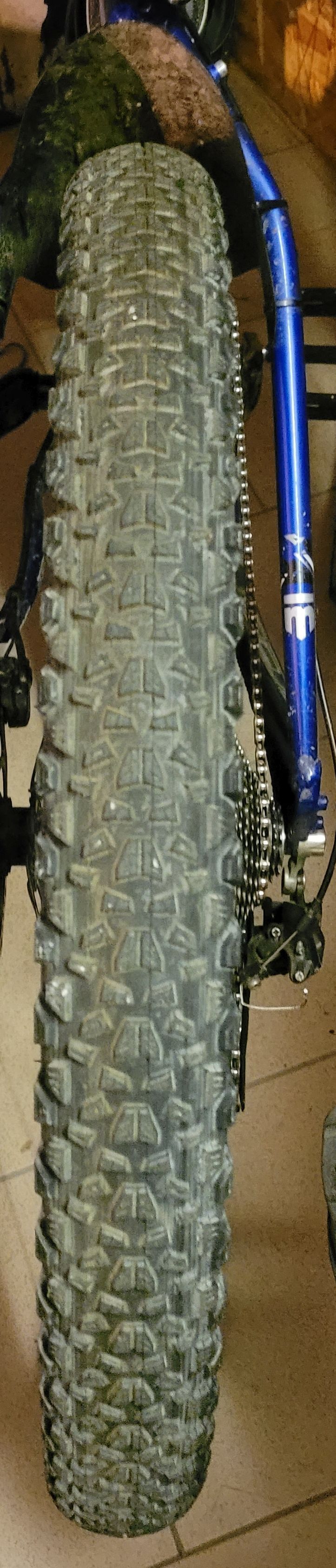 FAT BIKE Mongoose Argus Comp, odpružená vidlice + obutá kola 29"