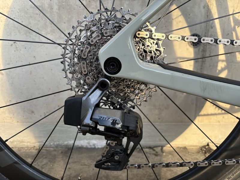 Riverside GCR SRAM Rival XPLR AXS 10-44 s Power meterem