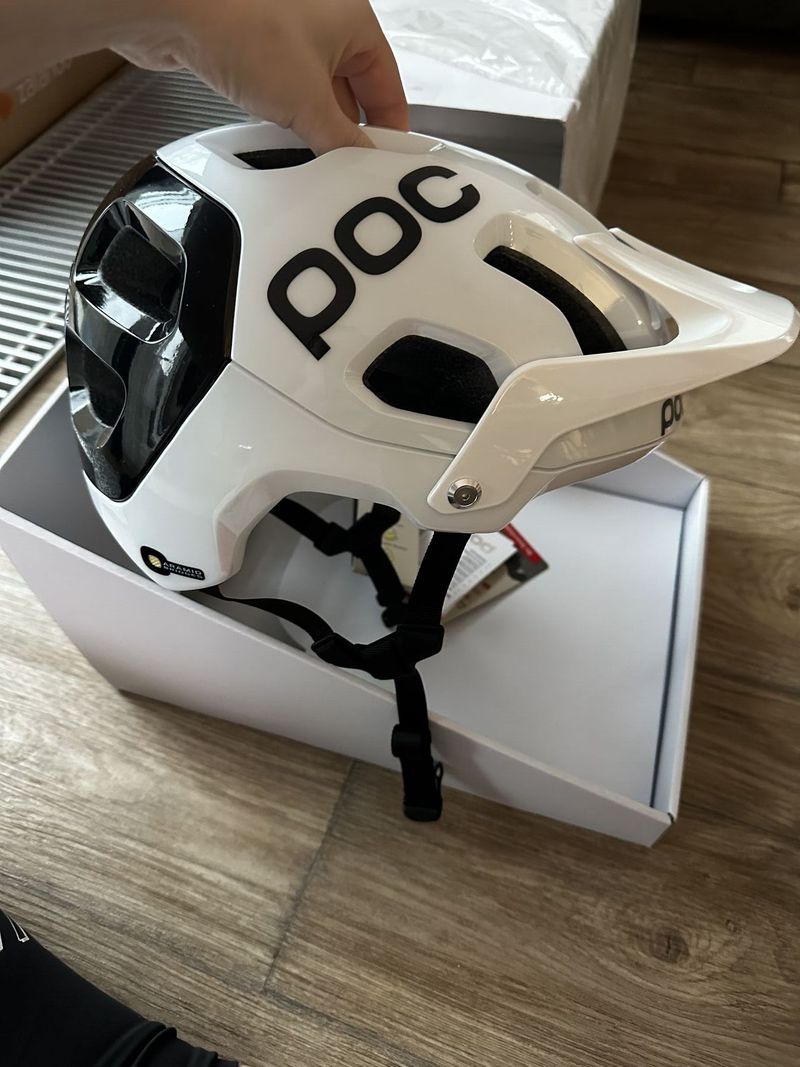 POC Tectal Race MIPS přilba Hydrogen White/Uranium Black