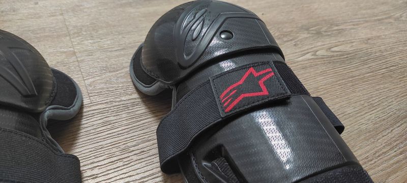 Chrániče kolen Alpinestars Bionic Action