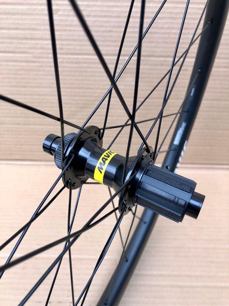 Kola MAVIC COSMIC S 42 Disc CL Carbon UST - 1660 g