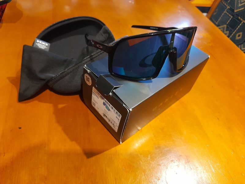 Oakley sutro S