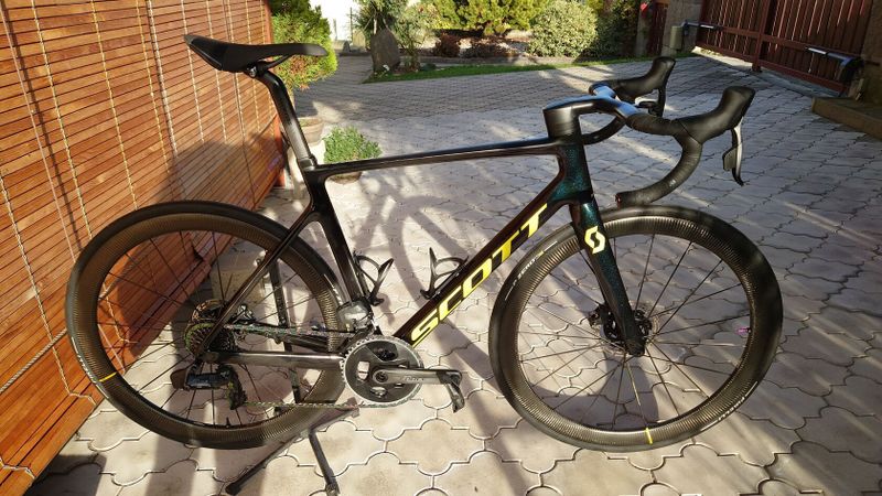 Scott Addict RC Pro, velikost 56/L, SRAM eTap AXS Force + doplňky, cena od 89900 Kč !