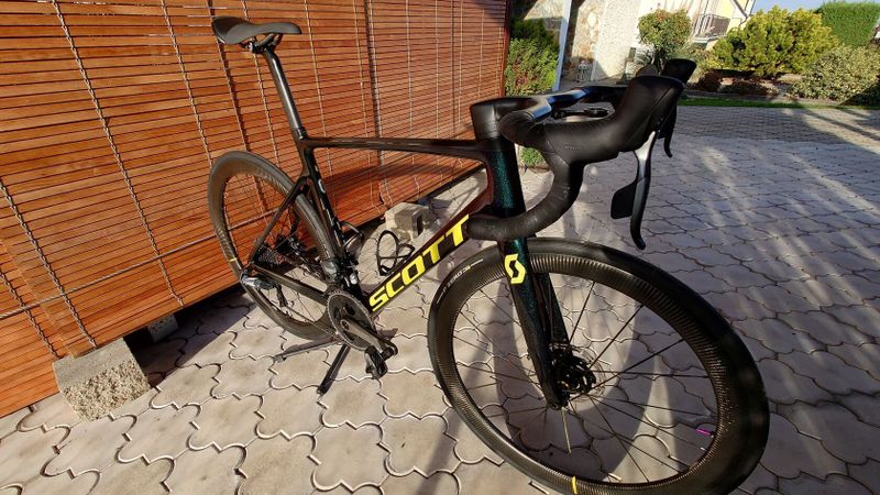 Scott Addict RC Pro, velikost 56/L, SRAM eTap AXS Force + doplňky, cena od 89900 Kč !