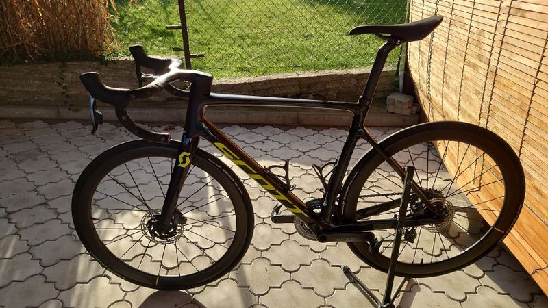 Scott Addict RC Pro, velikost 56/L, SRAM eTap AXS Force + doplňky, cena od 89900 Kč !