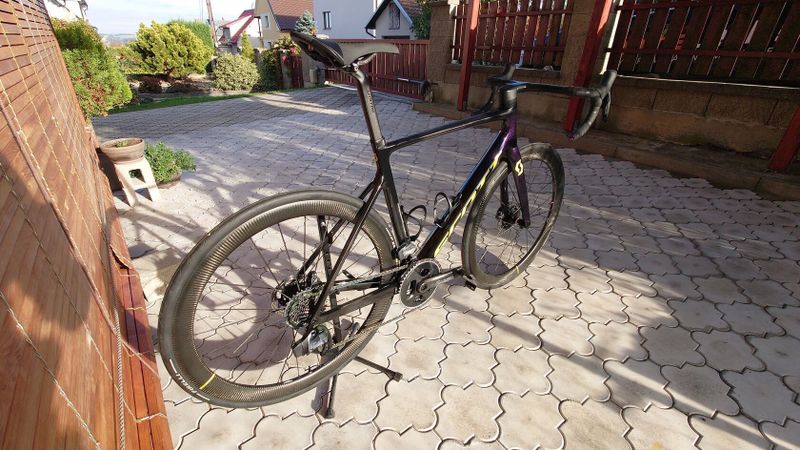 Scott Addict RC Pro, velikost 56/L, SRAM eTap AXS Force + doplňky, cena od 89900 Kč !