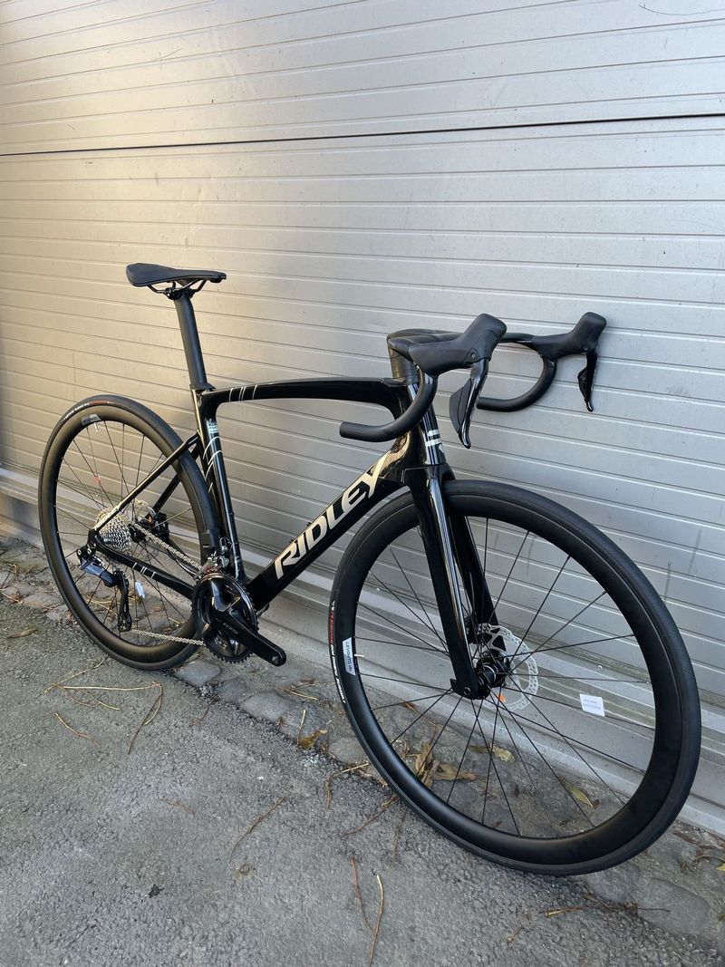 Ridley Noah Disc Shimano 105 Di2, karbonová kola Forza