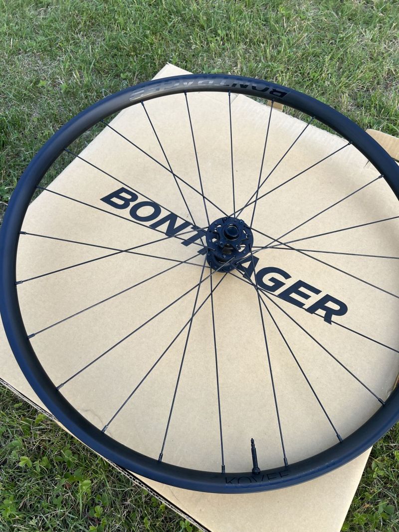 Sada zapletených kol Bontrager Kovee 25 BOOST 29 Super stav