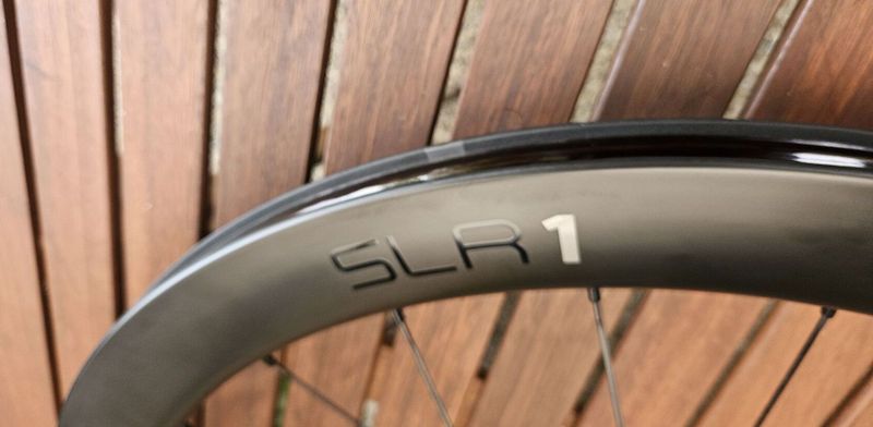 GIANT SLR-1 50 Carbon Disc Hookless – skvělá aero kola s karbonovými ráfky - NOVÁ