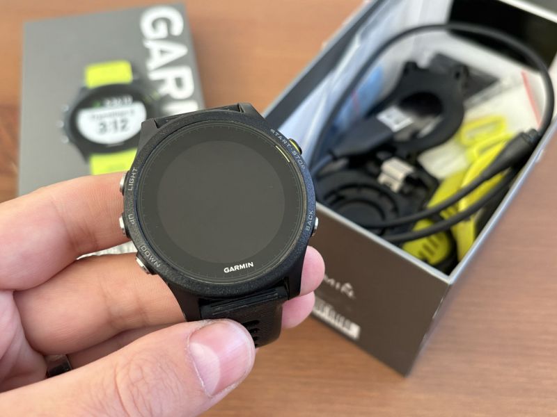 Triatlonové GPS hodinky Garmin Forerunner 935