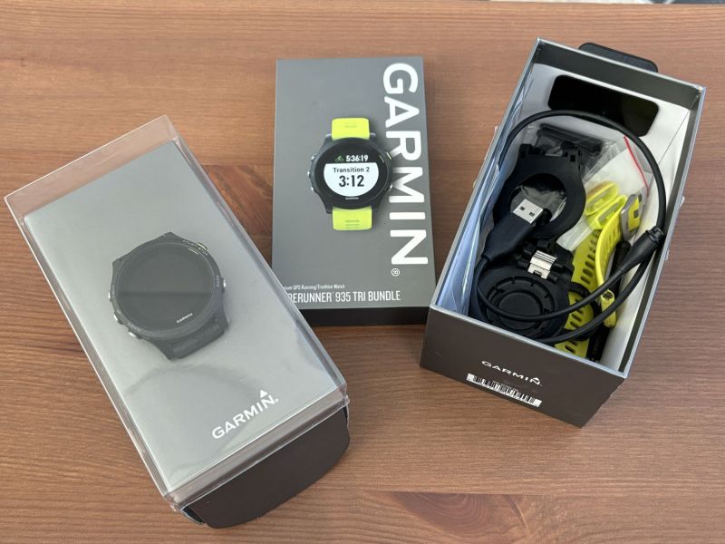 Triatlonové GPS hodinky Garmin Forerunner 935