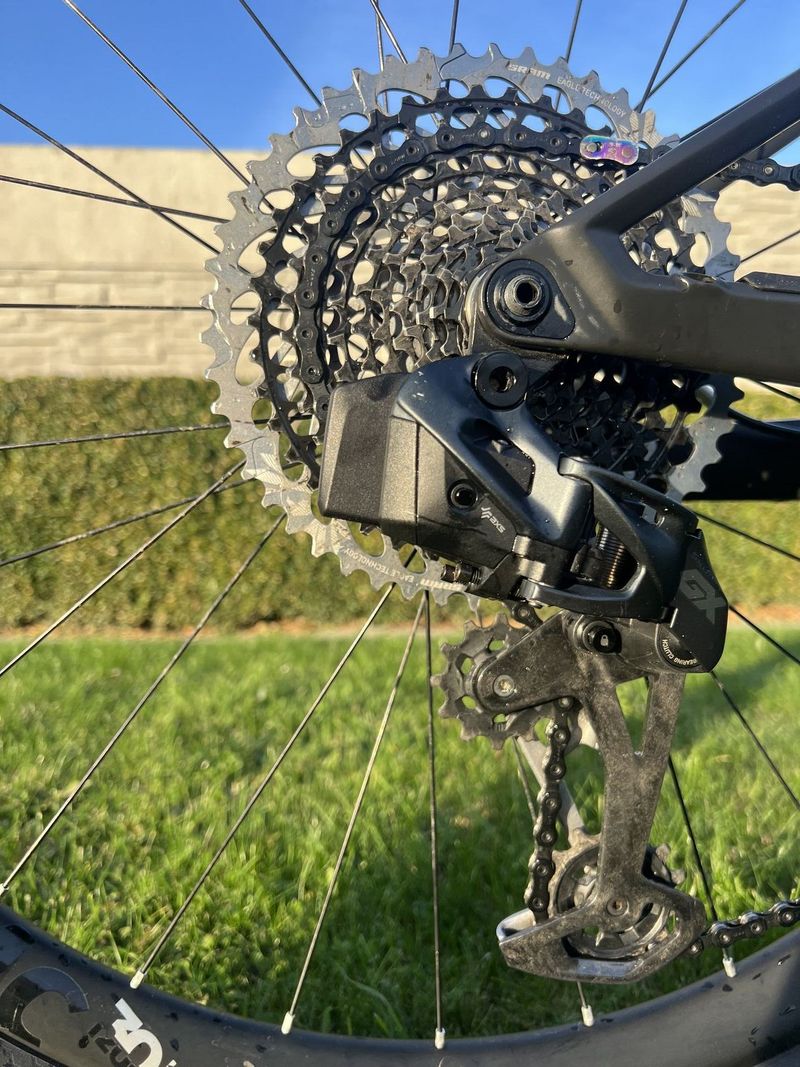 Canyon Lux SLX 9.0 vel L Sram GX AXS