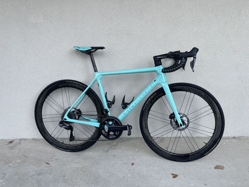 Bianchi Specialissima 2x12 ultegra Di2, velikost 55cm