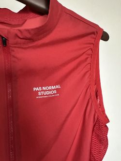 Pas Normal Studios Men's Mechanism Stow Away Gilet Deep Red