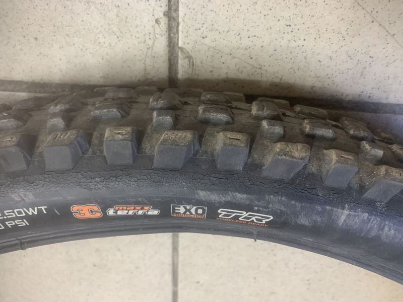 Prodám Maxxis Assegai 27,5 x 2,5