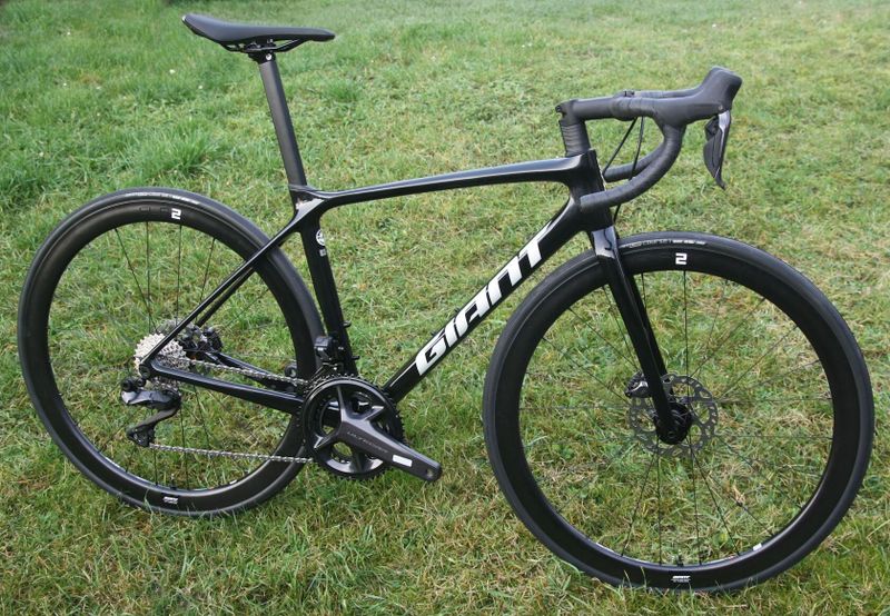 GIANT TCR Advanced 1 Disc 2023 – závodní silnička s karbonovým rámem – NOVÁ