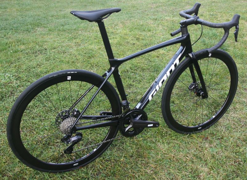 GIANT TCR Advanced 1 Disc 2023 – závodní silnička s karbonovým rámem – NOVÁ