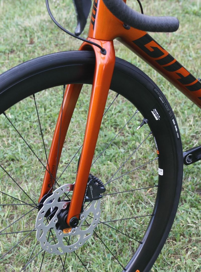 GIANT TCR Advanced 1 Disc 2023 – závodní silnička s karbonovým rámem – NOVÁ