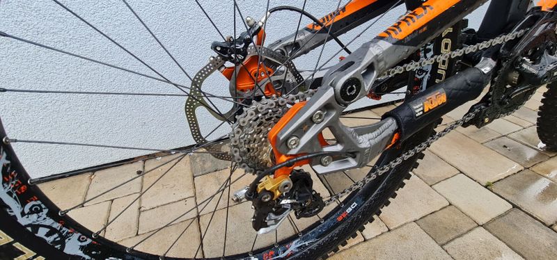 KTM APHEX DH 