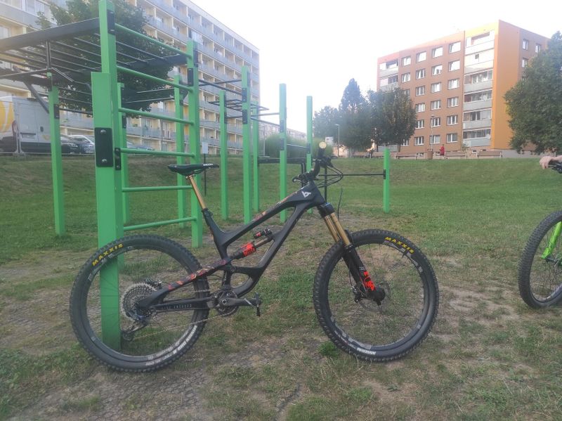 Yt capra Pro race