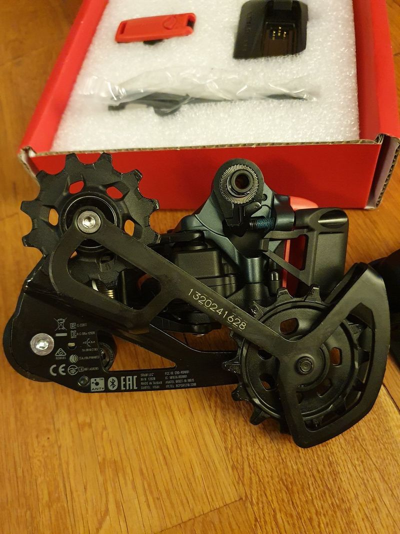 SRAM GX AXS eagle upgrade kit- přehazovačka, řazení, nabíječka...