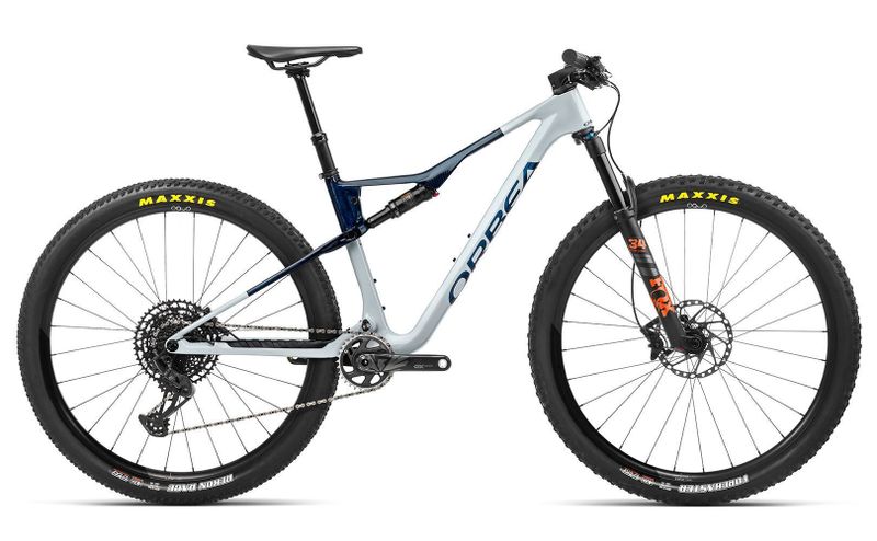 MEGA ČISTKA! celoodpružené kolo 29" Orbea OIZ M20 2023 (vel. S stříbrno/modré, vel. M černé)