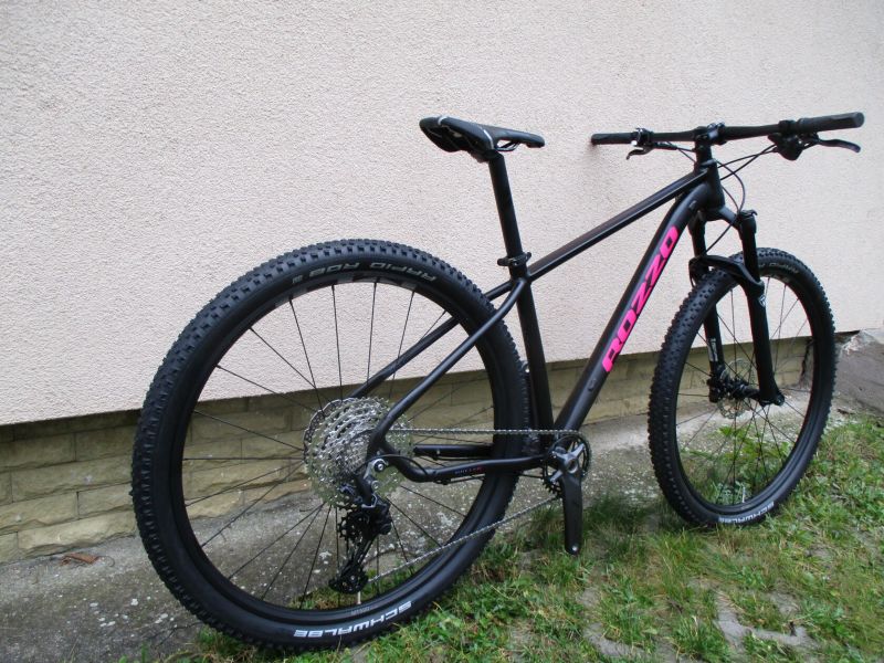 Nové 29" kolo ROZZO Grace, vzduchová vidlice Manitou Markhor, osazení Shimano Deore1x12, pevné osy