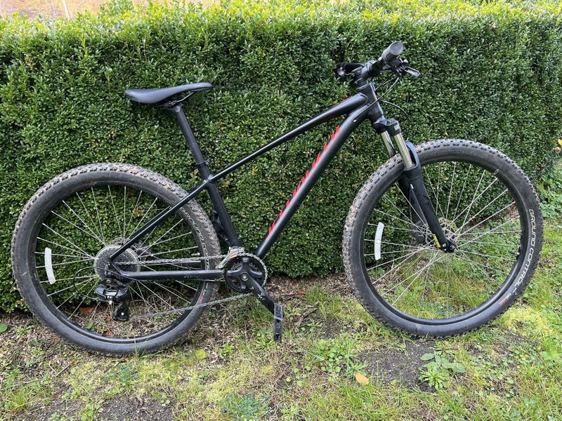 Specialized Pitch Sport 27,5 2020 velikost M 2x8