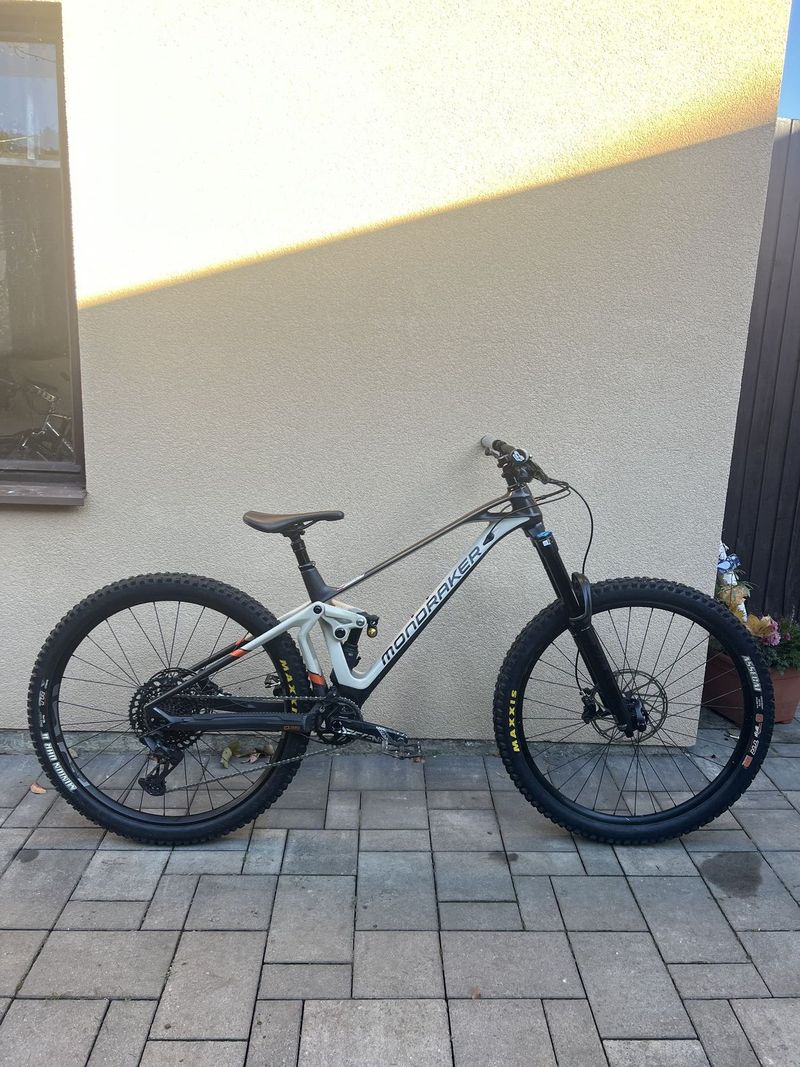 MONDRAKER SUPERFOXY CARBON R