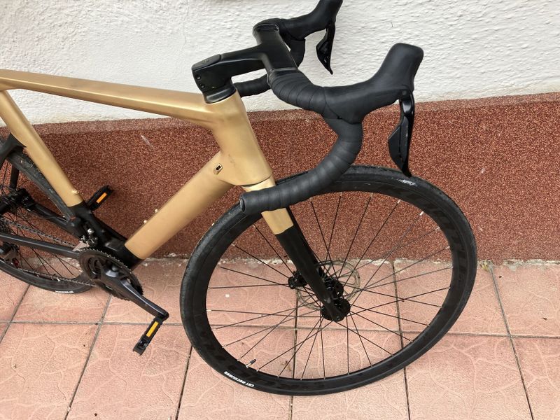 Karbon silniční kolo na elektronické shimano Di2 105 12 speed