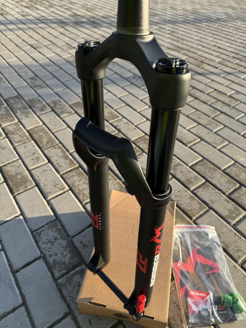 Marzocchi Bomber Z2 120mm 29" vidlice - NOVA