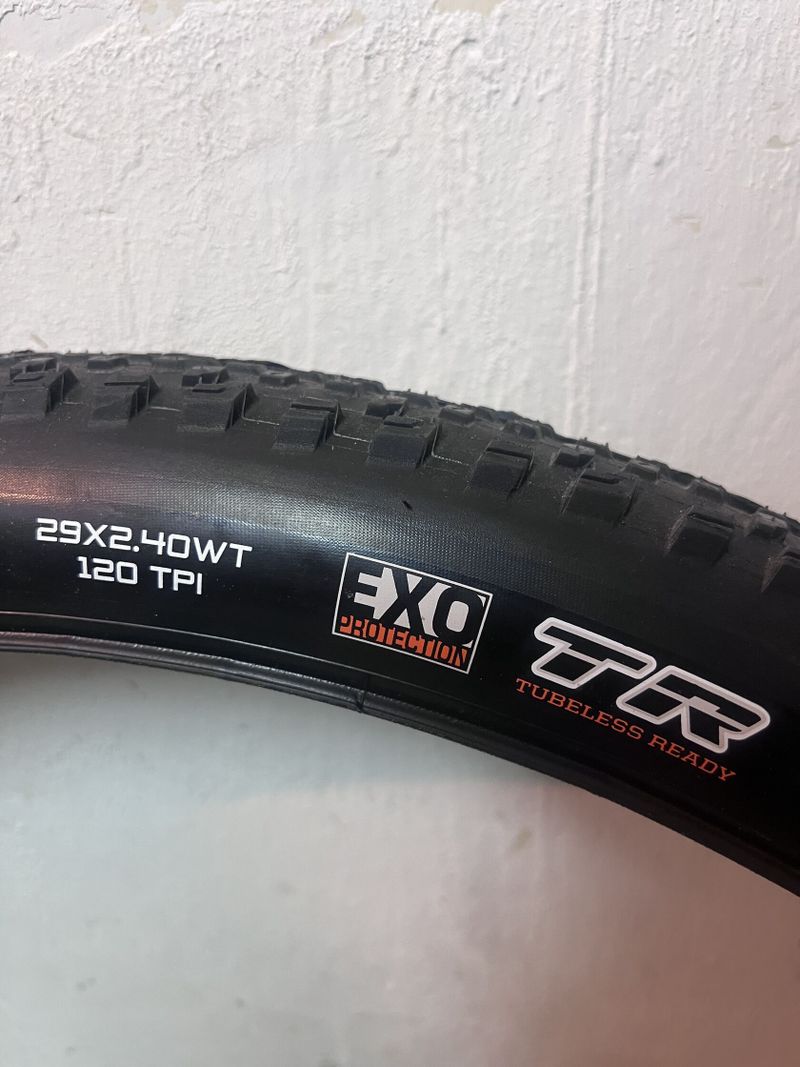 Prodám 2x Maxxis Rekon Race; 29x2.4" WT; tubeless ready; 3C MaxxTerra EXO