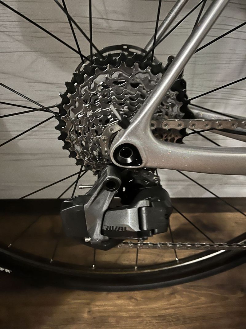 Silniční kolo Dema Corsa Zipp 202 Sram rival AXS