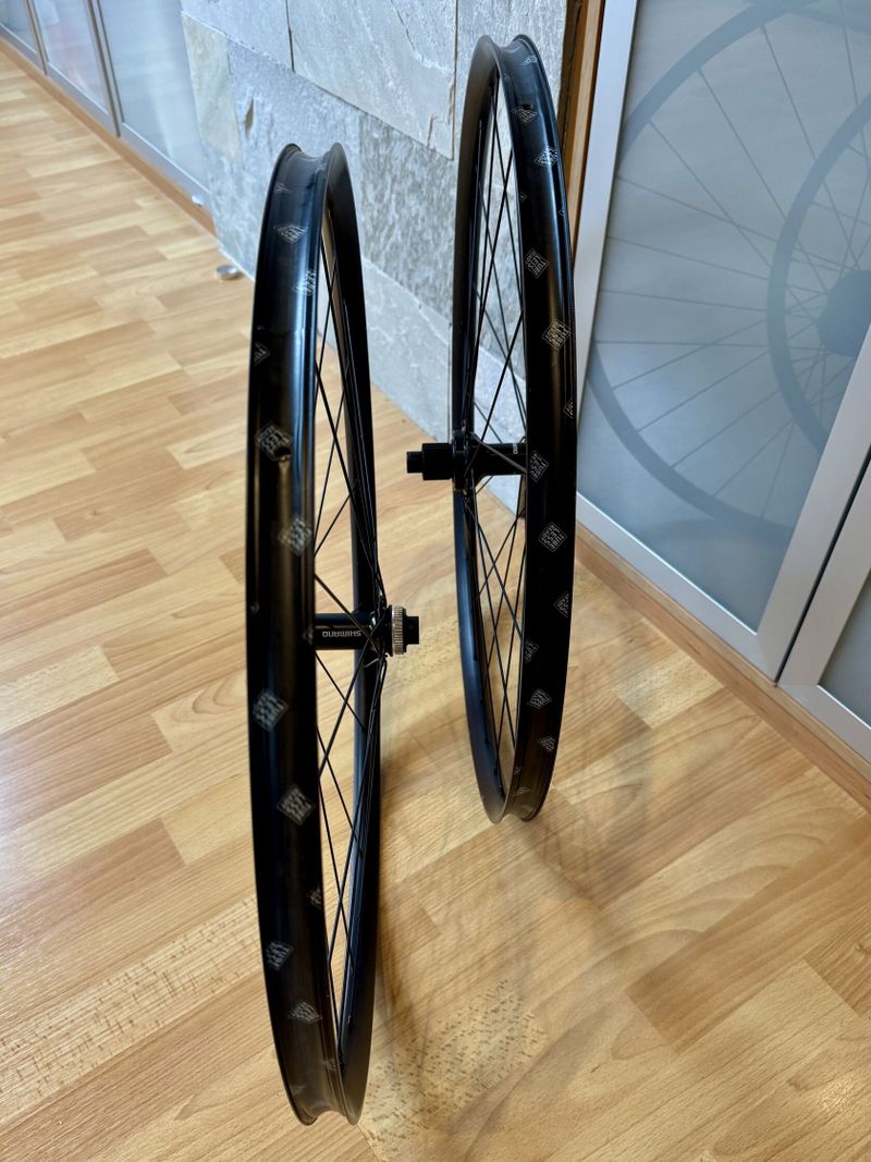 29” lehká kola Specialized, 25 mm, osy boost, ořech Microspline