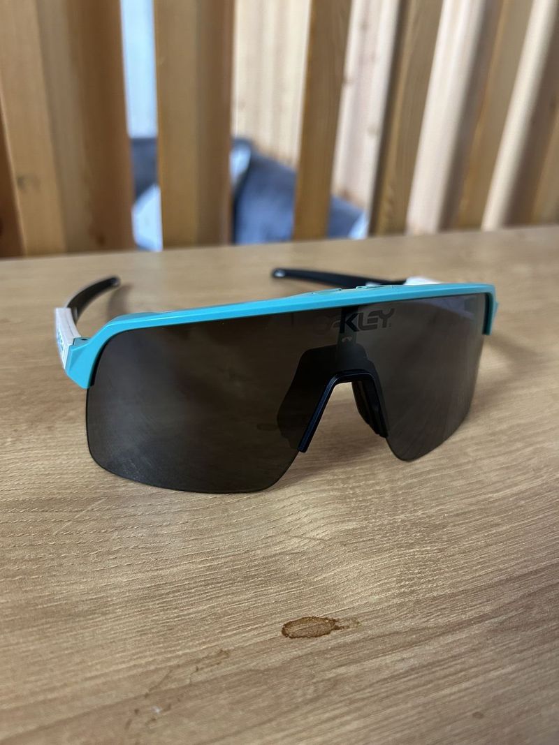 Oakley Sutro Lite